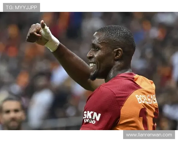 记者称加拉塔萨雷关注阿尔马达